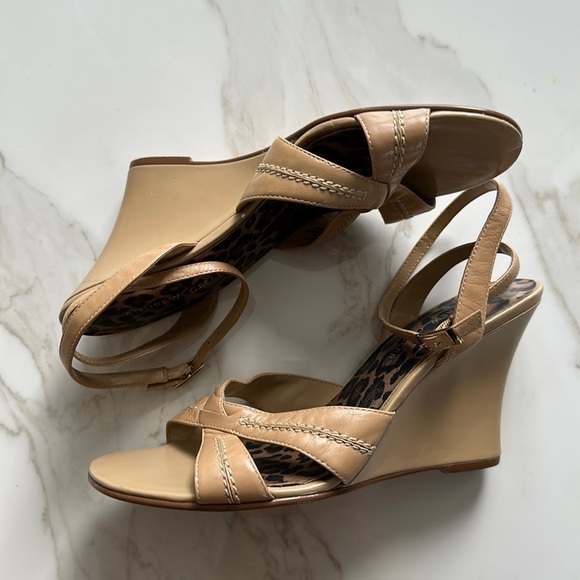 Leather Wedge Sandals Tan Beige Neutral Nude Sz 9 Andrew Geller from Town Shoes - Picture 1 of 6